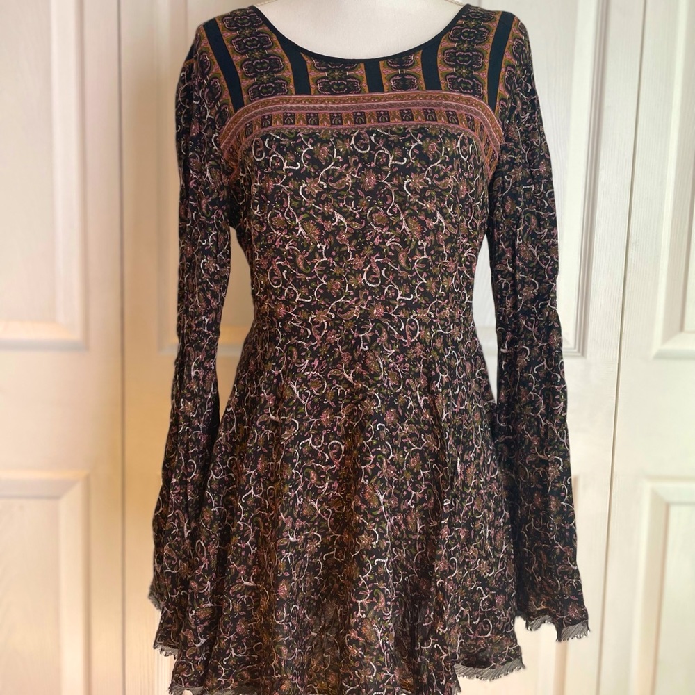 ecoté* bell sleeve ivy dress: Size 2